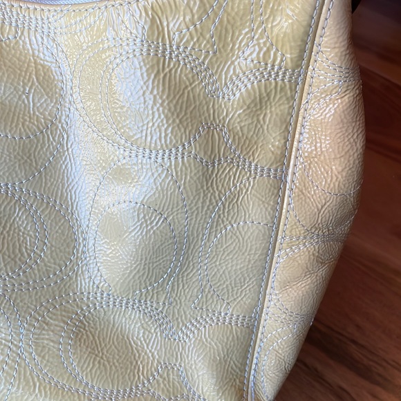 Coach Signature Stitched Yellow Cream Patent Leather Hobo Shoulder Bag F19282 - Picture 4 of 12